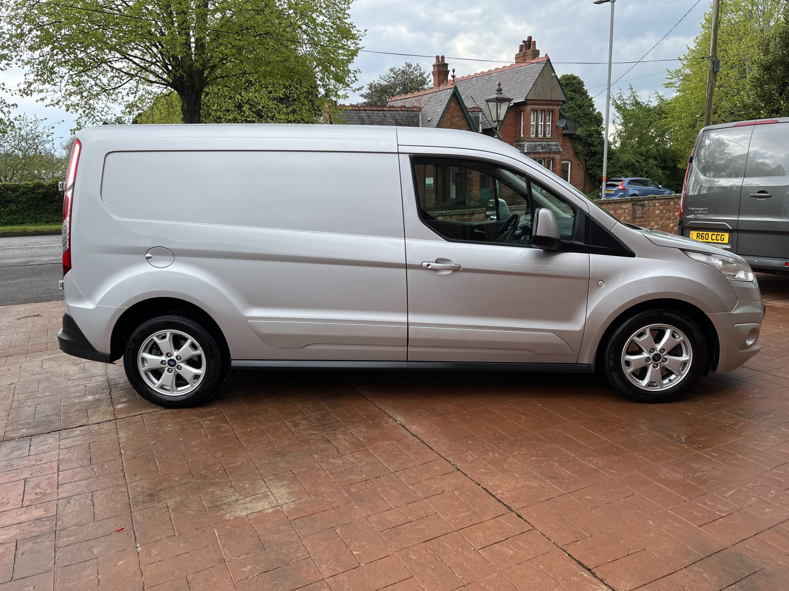 Ford Transit Connect 240 L2 1 5 TDCi Limited LWB 120bhp TradeCars Ford Transit Connect 240 L2 1 5 TDCi Limited LWB 120bhp TradeCars